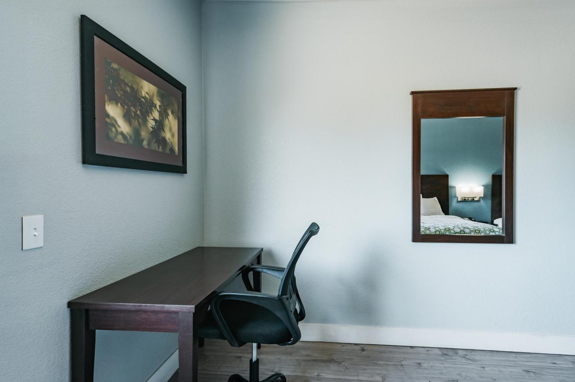 Hometowne Studios By Red Roof San Antonio - Seaworld Northwest Dış mekan fotoğraf
