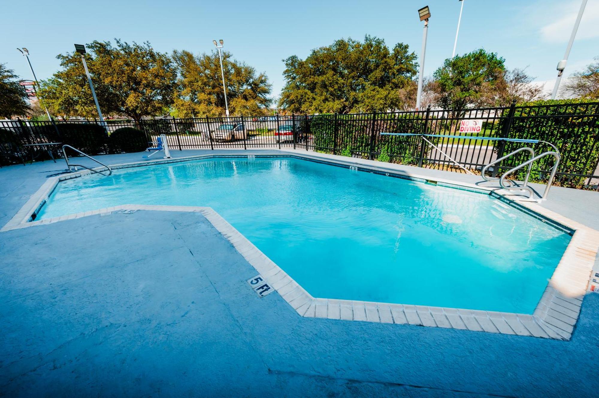 Hometowne Studios By Red Roof San Antonio - Seaworld Northwest Dış mekan fotoğraf